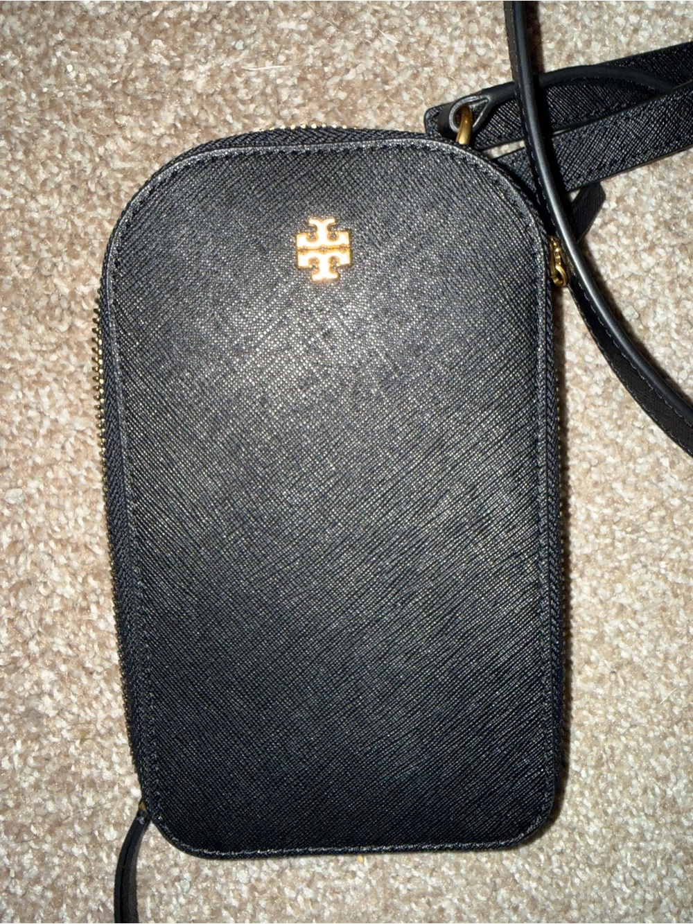 NWOT Tory Burch Black Leather Crossbody Phone Case with Gold Logo - Picture 3 of 4